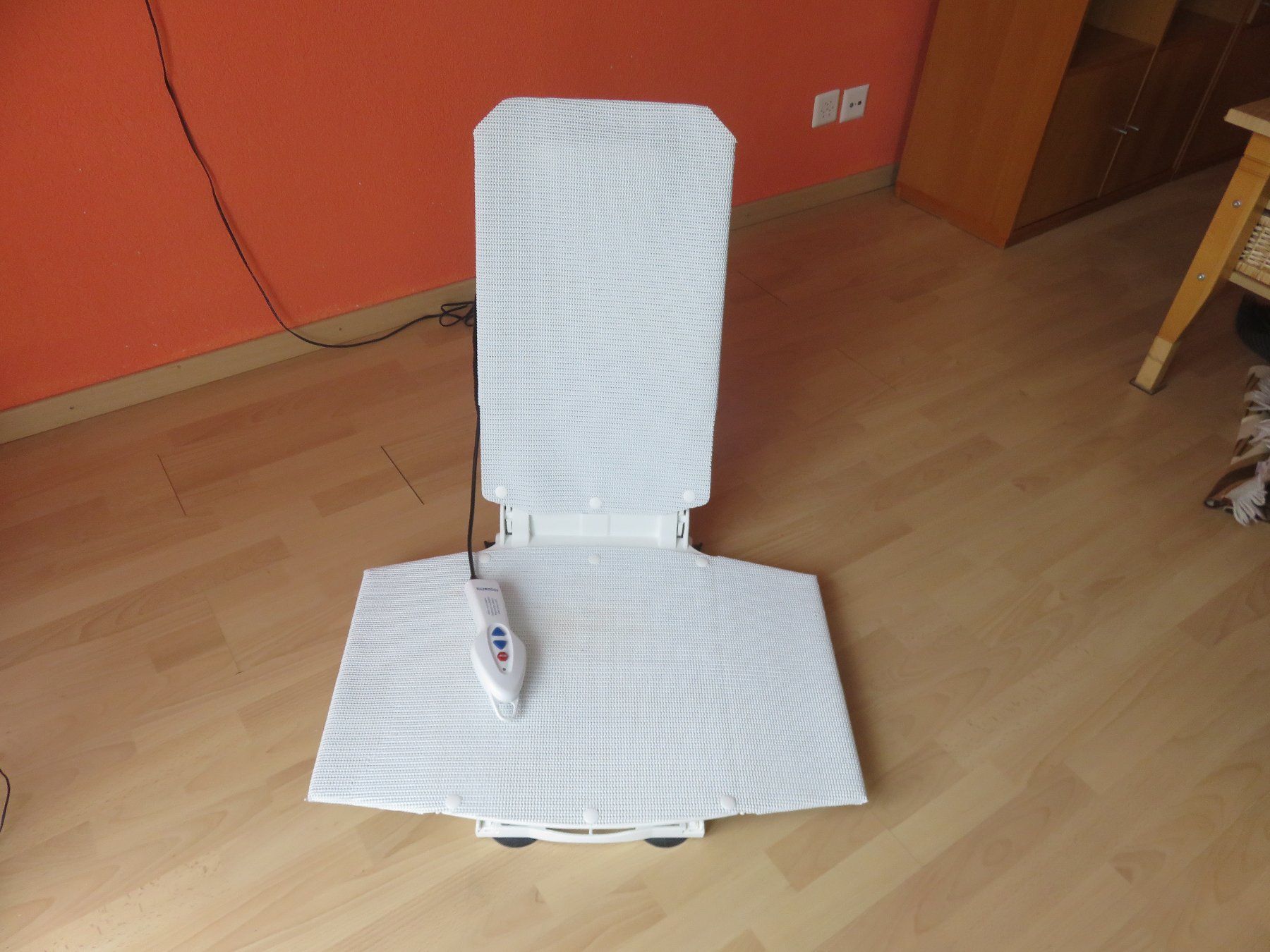 Attrezzature mediche: Badewannenlifter Aquatec Orca – Usato da Turgi venduto da Hdur 2