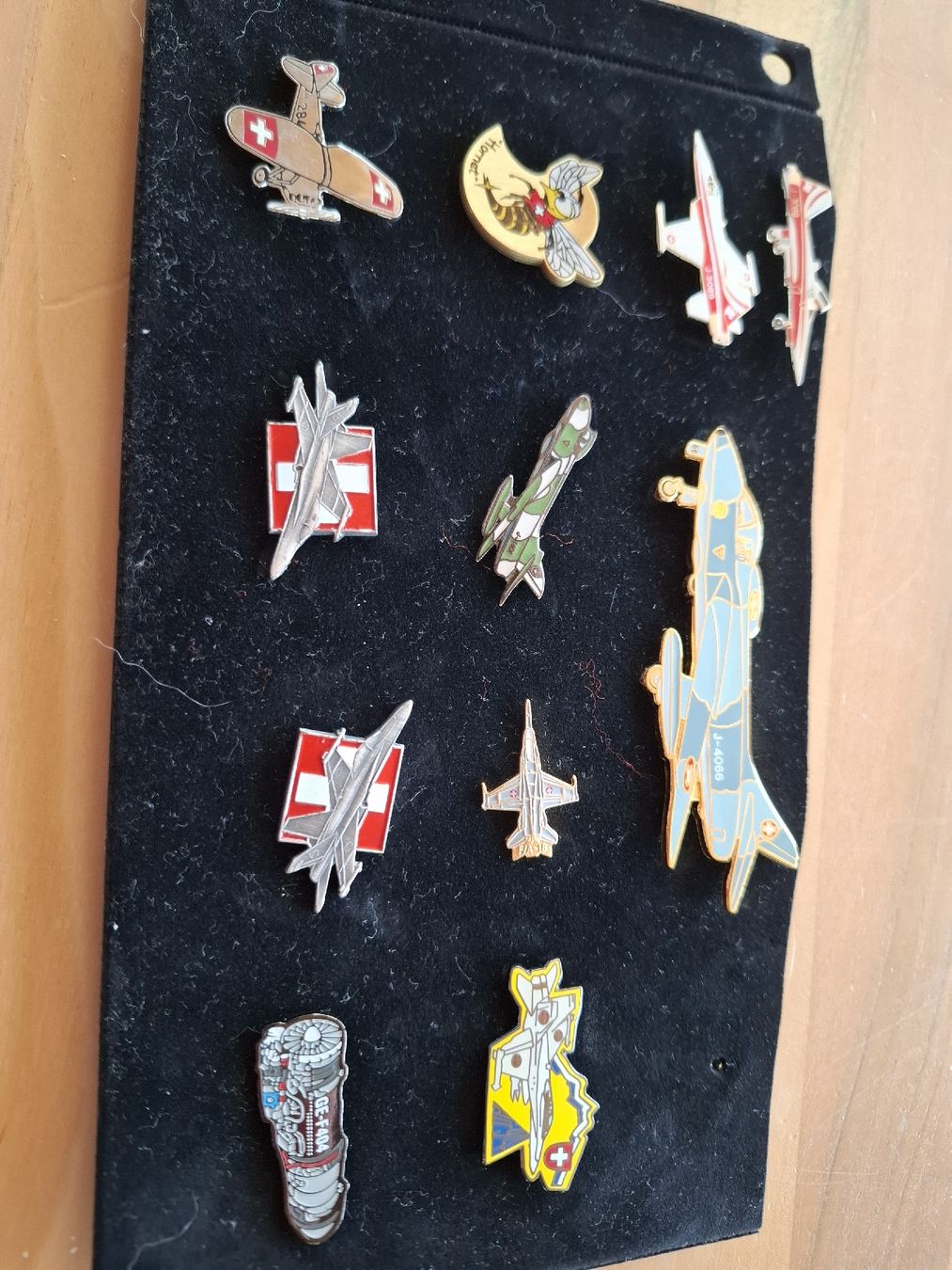Spille & Fermagli: Schöne Sammlung Schweizer Flugzeug Anstecker Pin – Usato da Stetten AG venduto da Sonne74