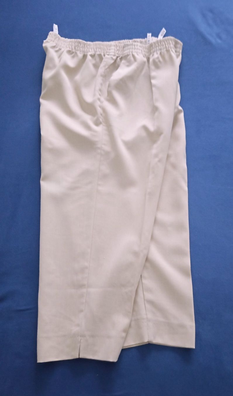 Pantaloni: Capri-Hose beige Gr. 44/46 – Usato da Schwarzenburg venduto da Miri13 1