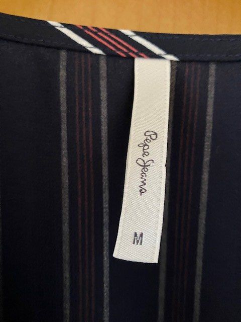 Pepe Jeans Kleider: Très belle robe Pepe Jeans - taille M – Gebraucht aus Les Ponts-de-Martel von Jolisa 3