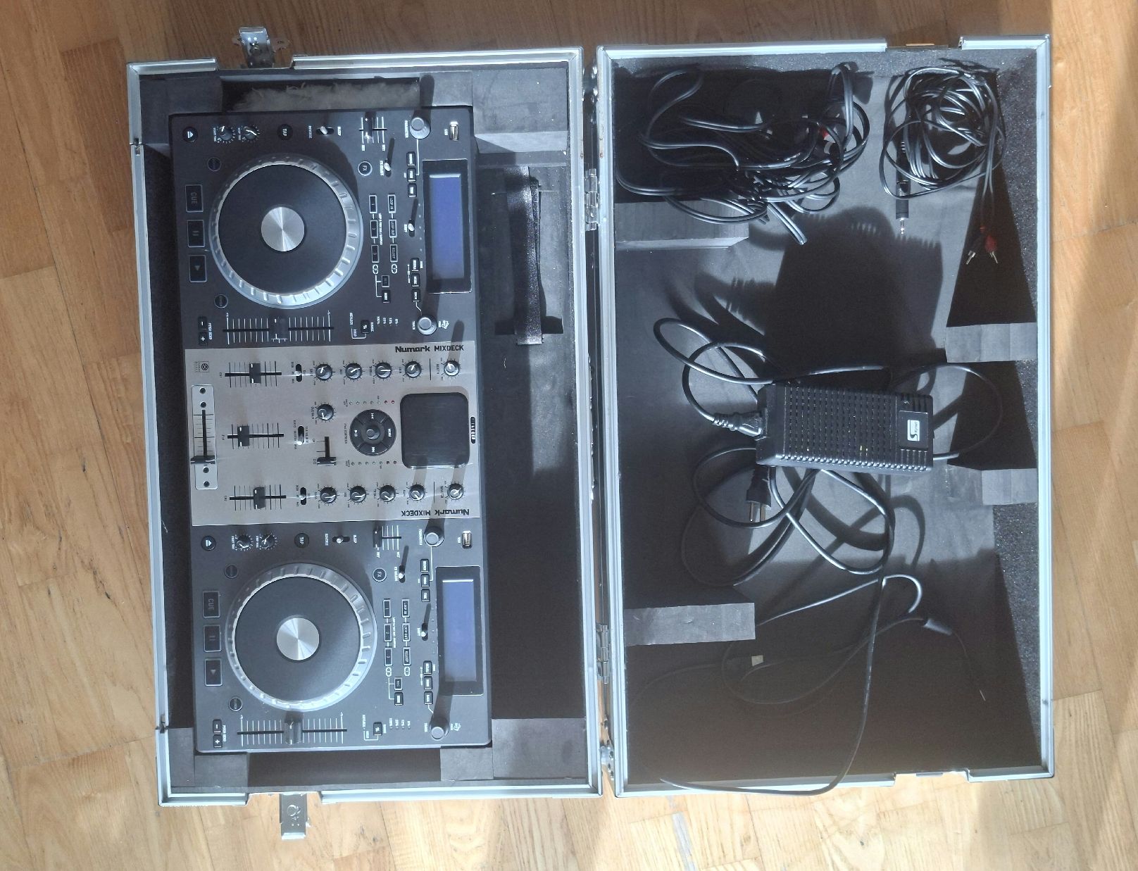 Numark Console di mixaggio: DJ Mischpult  Numark Mixdeck + Case – Nuovo (secondo la descrizione) da Schliern b. Köniz venduto da swe_6q9l 1