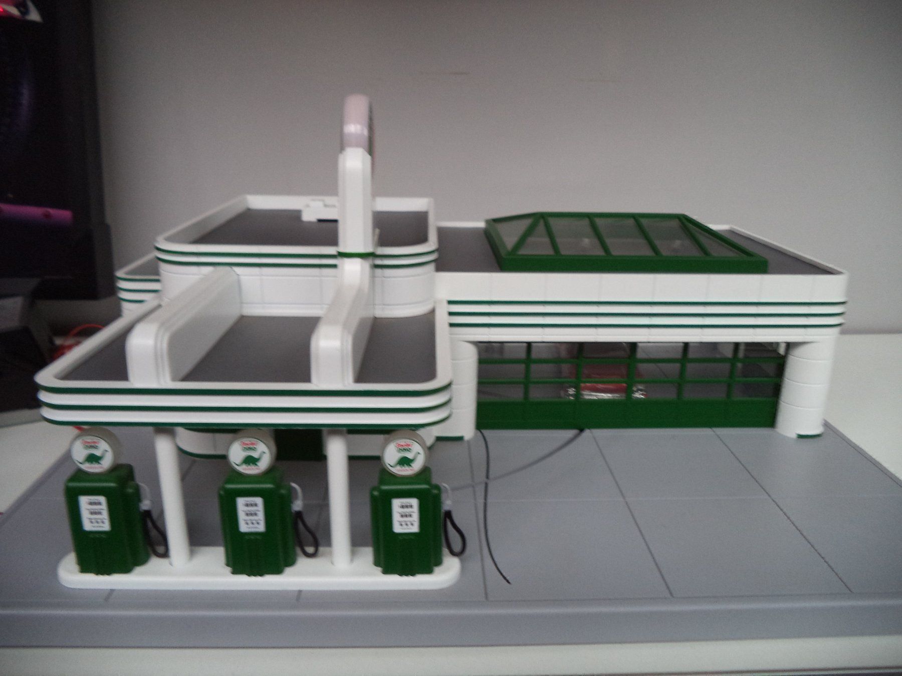 Kit di modellismo & Modellini statici: RAIL KING GAS STATION 1:43 – Nuovo (secondo la descrizione) da Rieden AG venduto da Wirth03
