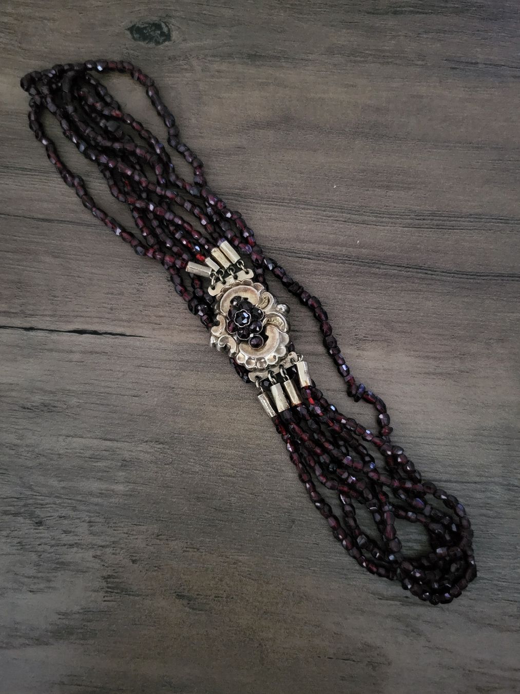Catenine: Elegantes Kropfband mit Granaten – Nuovo (secondo la descrizione) da Unterägeri venduto da Altgoldschmuck 2
