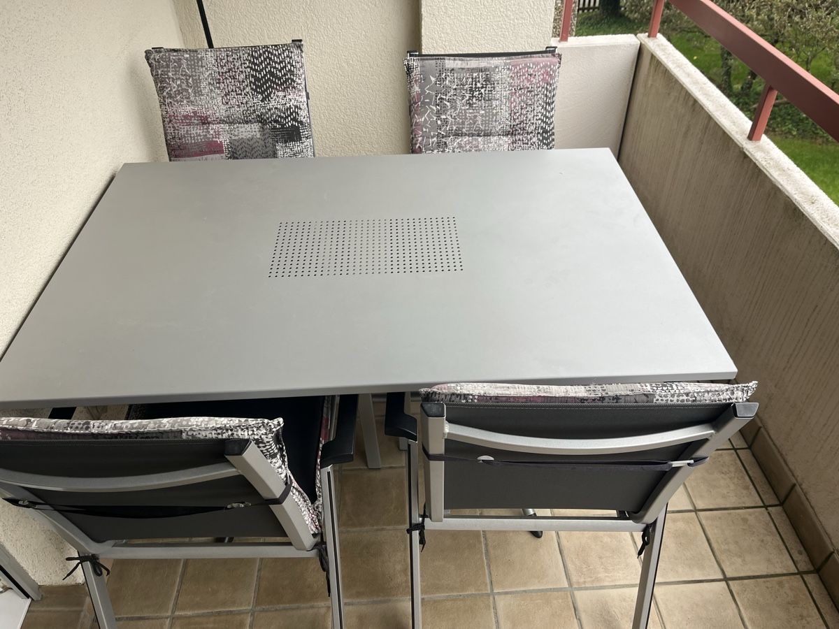Tavoli: Gartentisch mit 4 Stühlen – Usato da Kirchberg BE venduto da Sm9 1
