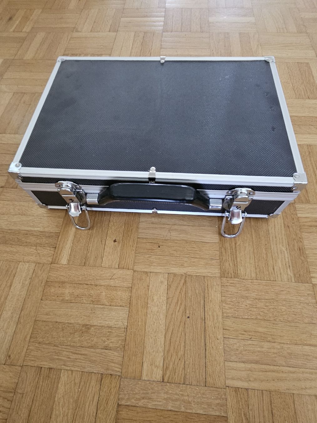 Reisekoffer: Koffer mit Einlagen – Gebraucht aus Orpund von B-boy81