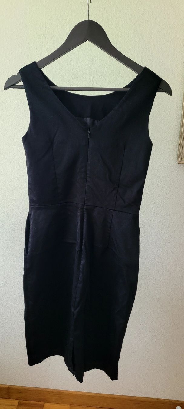 Hallhuber Kleider: Hallhuber Kleid, schwarz, Grösse 34, tailliert, elegant. – Neu (gemäss Beschreibung) aus Emmenbrücke von gatasalvache 1