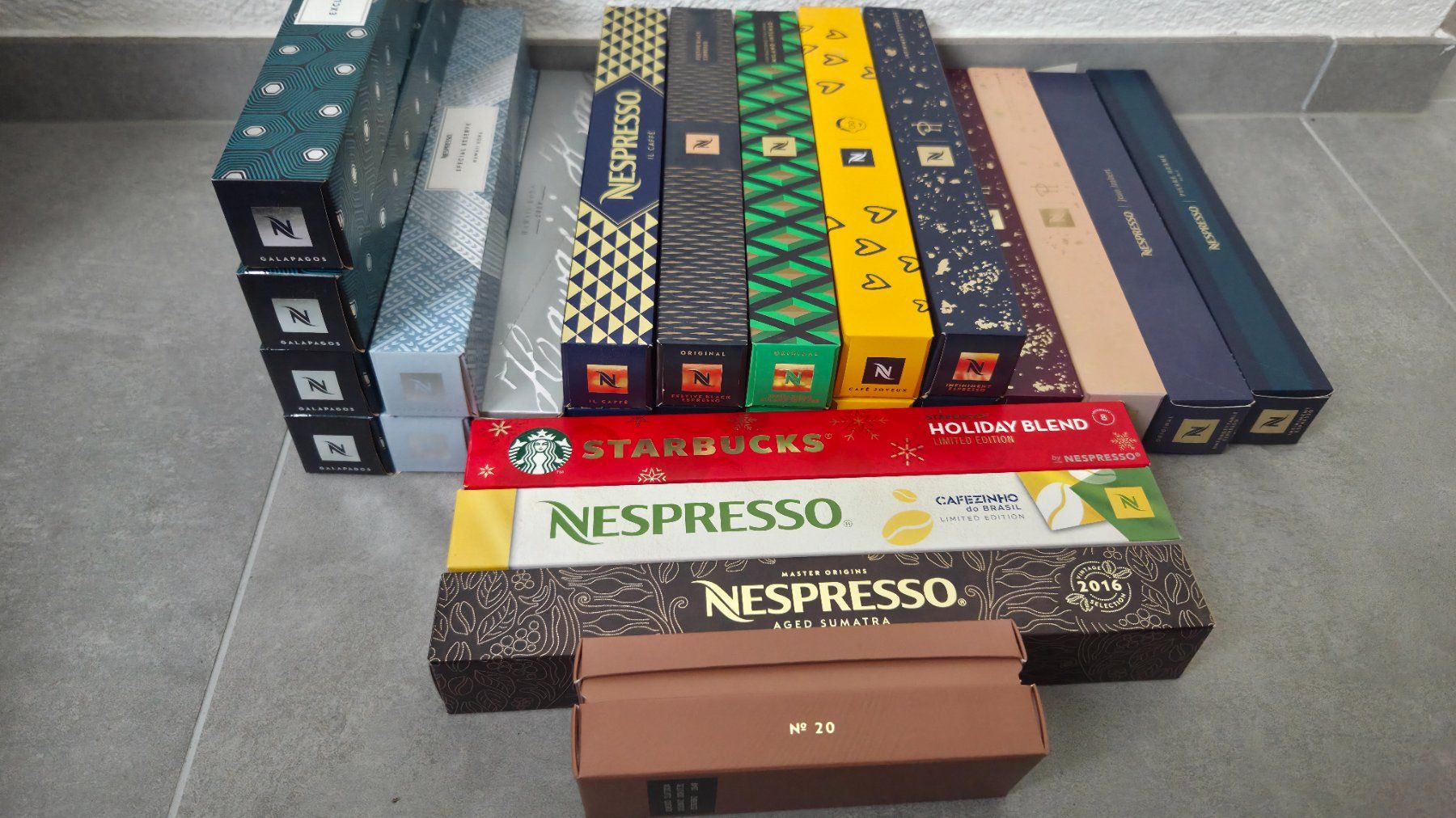 Nespresso Cibi & Specialità: Boîtes Nespresso vides - éditions limitées – Usato da Corseaux venduto da 4CAHUETE 1