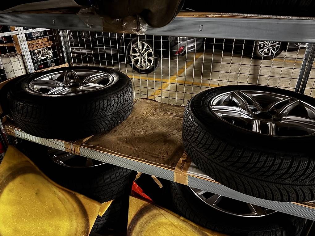 Michelin Pneumatici & Ruote complete: Auto Winterräder – Usato da Bern venduto da Elvism0 3