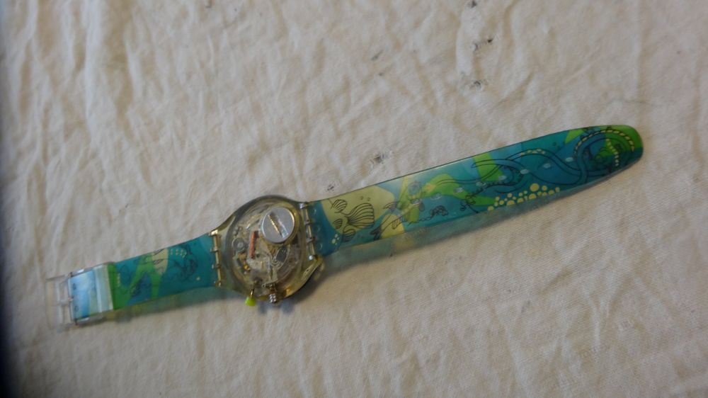 Swatch Montres: S-WATCH  SCHÖNE HERREN UHR,QUARTZ,MIT BOX.SCHÖNE FARBE.LÄÜFT – D'occasion à zürich par ahmad01 2