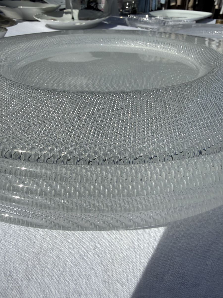 Piatti: Glas Teller/Platzteller mit Struktur transparent – Usato da St. Pantaleon venduto da Ymanu