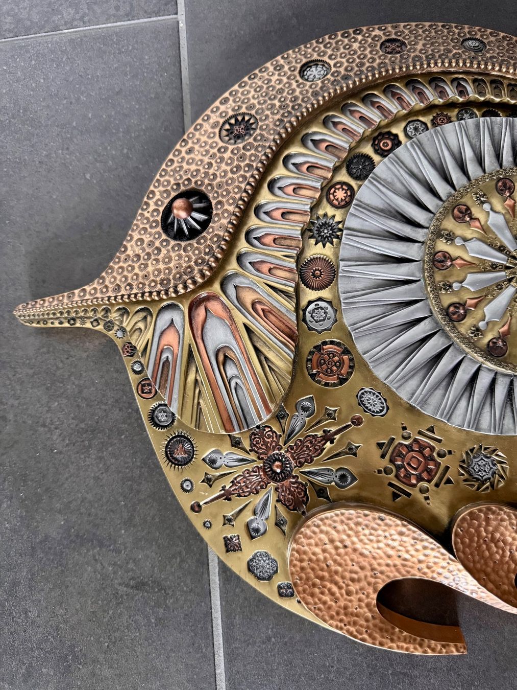 Alle Dekorationen: Dekoratives Wandbild "Diskfish" von Giovanni Schoemann – Gebraucht aus Rothrist von Fondgruebe 1