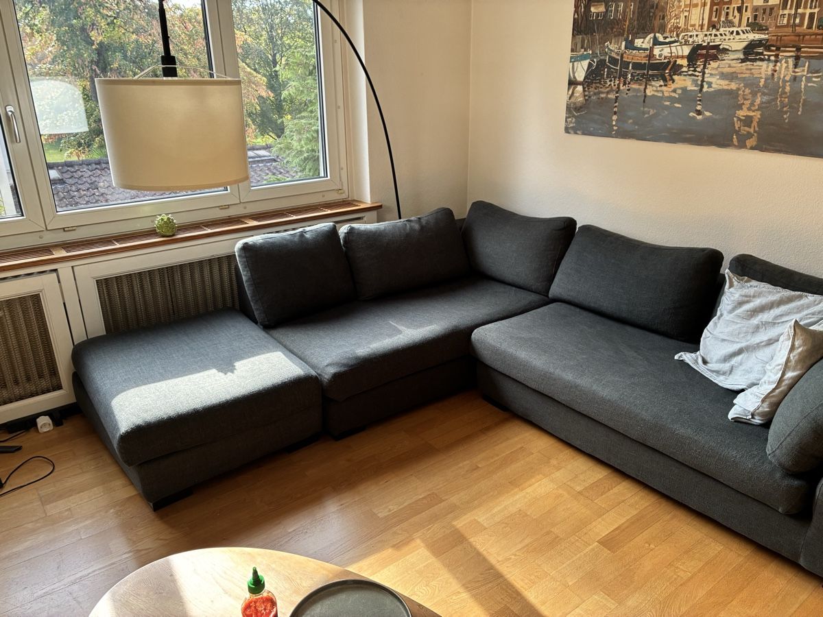 Sofas: Grosses dunkelgraues Ecksofa mit Ottomane – D'occasion à Zürich par bas_x7l7 2