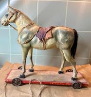 Antikes Zugpferd aus Holz Lackiert um 1890, 36 cm L