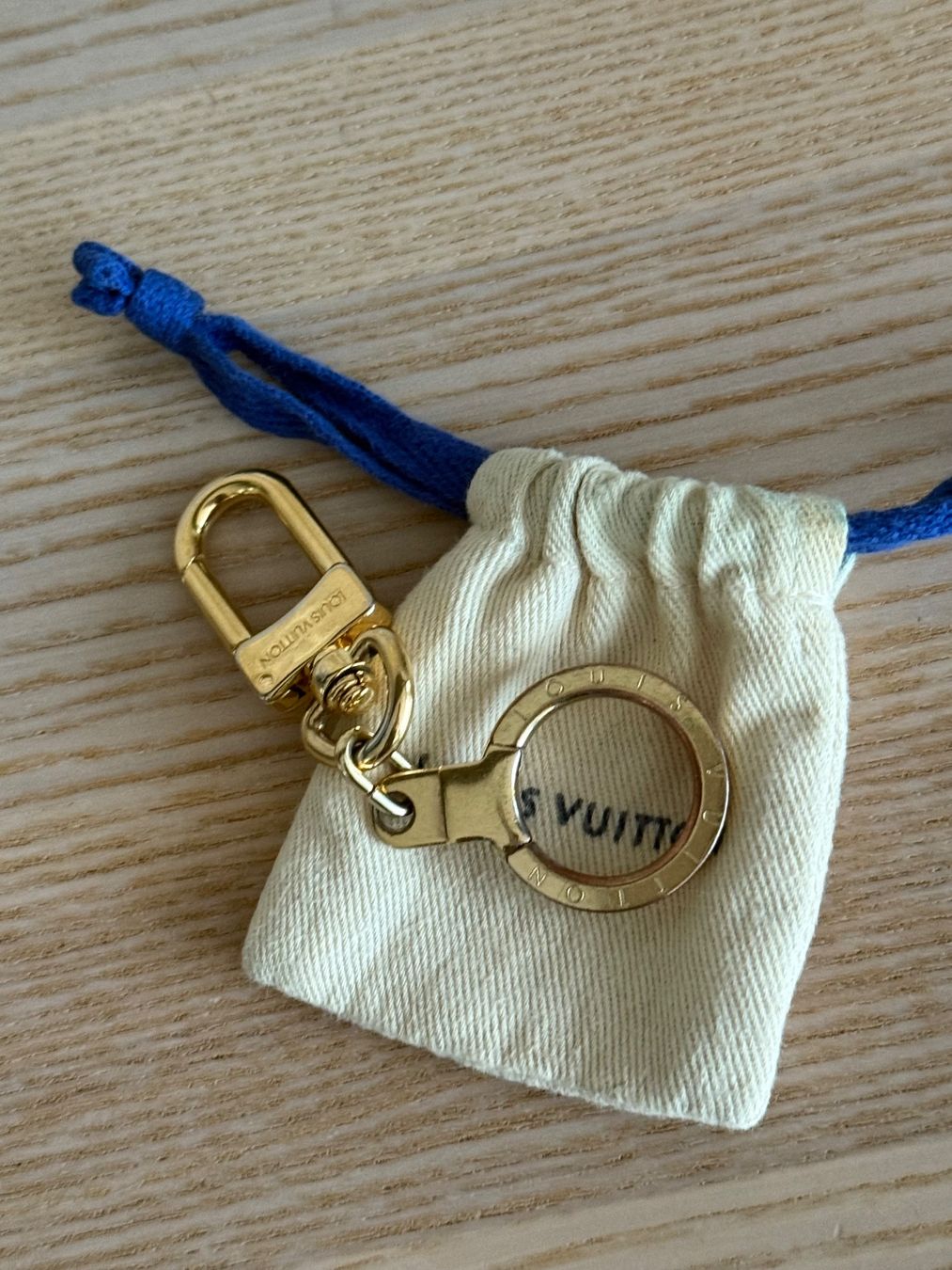 Louis Vuitton Schlüsselanhänger & - bänder: Louis Vuitton Schlüsselanhänger – Gebraucht aus Reinach AG von gab_8s7m 1