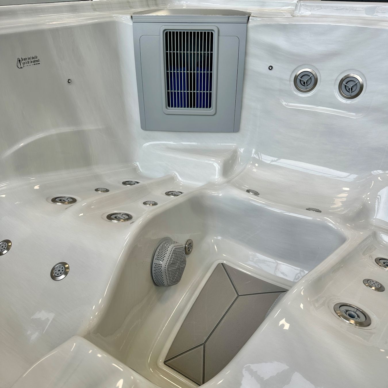 Jacuzzi Whirlpool: Whirlpool "Maui" 3 Pers. 870 Liter – Nuovo e nell'imballaggio originale da Ermatingen venduto da MyHappyHome 4