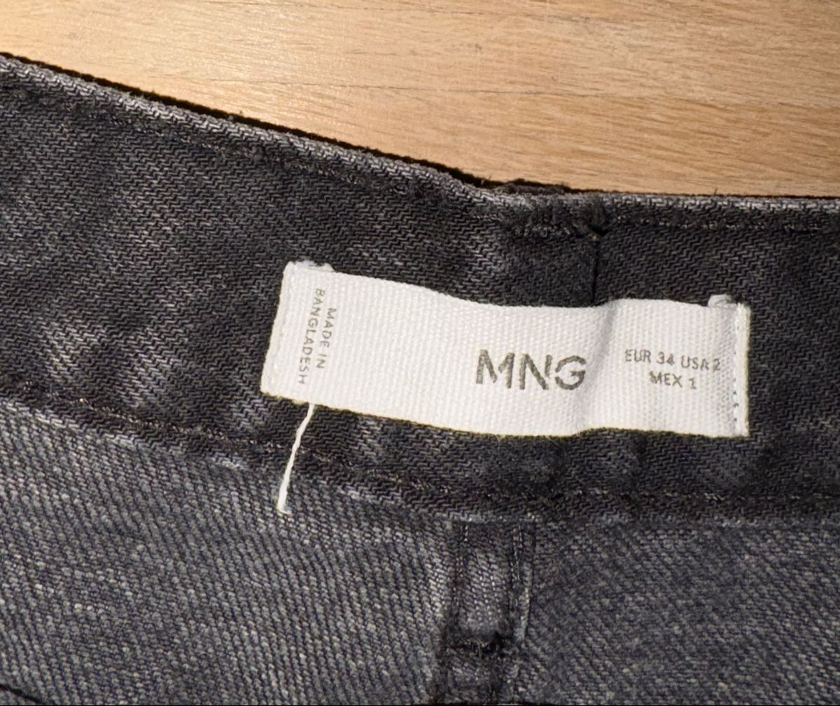 Mango Jeans: MNG Jeans Shorts, Schwarz – Nuovo (secondo la descrizione) da Embrach venduto da ale_v5qn 1