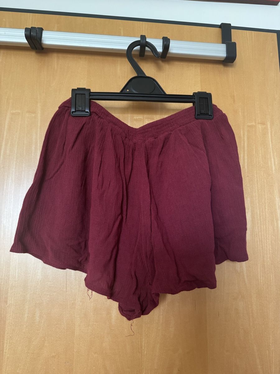 Pantaloni: Shorts Subdued Bordeaux Taille M  – Nuovo (secondo la descrizione) da Villars-sur-Glâne venduto da Oriane_ 2