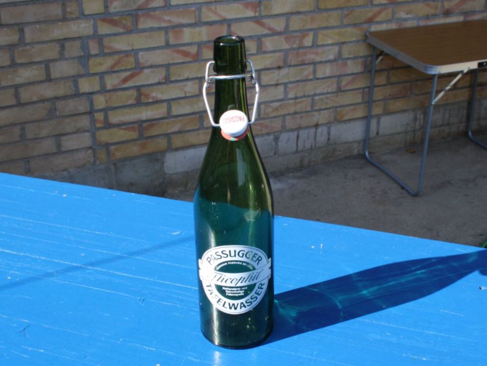 Gläser, Krüge & Flaschen: PASSUGGER BÜGELFLASCHE – Gebraucht aus Wauwil von Pneuedy 2