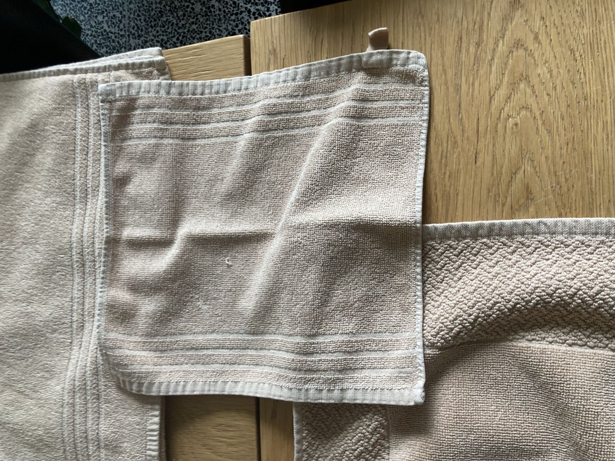 Teli da bagno: Duschtuch/Mäteli +Waschlappen – Usato da Sonvilier venduto da mic_yrm9 1