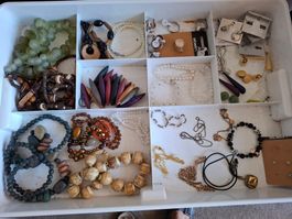 Schmuck Konvolut, Ringe Armbänder Ohrringe Halsketten (2)