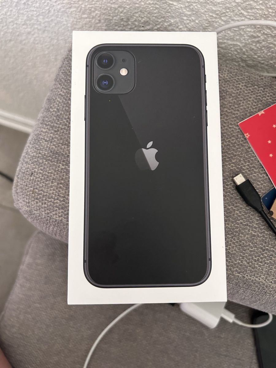 Apple Telefoni cellulari / Smartphones: iPhone 11 Noir 128GB avec boite et accessoires – Usato da Vilars NE venduto da Lau_Vth 6