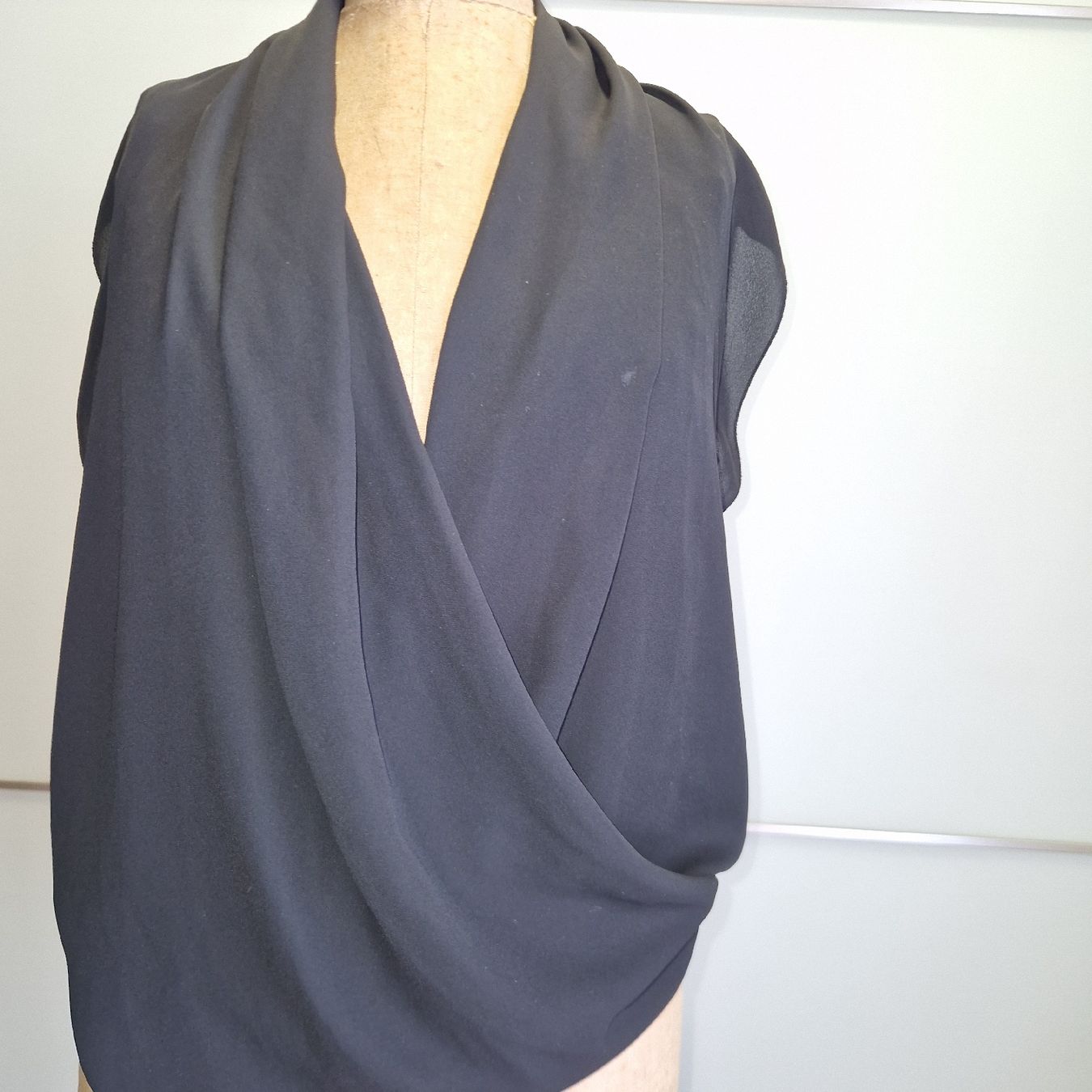 Camicette: Elegante, schwarze Sommerbluse mit Wasserfallausschnitt, S – Nuovo (secondo la descrizione) da Gwatt (Thun) venduto da Letzte-Chance-II 5