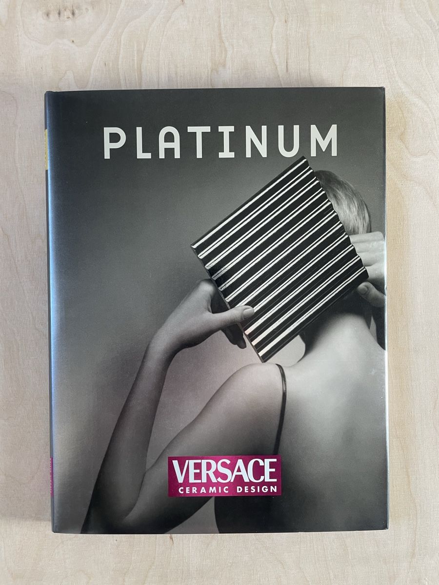 Libri: VERSACE Ceramic Design: pers. Exemplar v. Ruth Dreifuss – Nuovo (secondo la descrizione) da Bern venduto da gwe_6rck