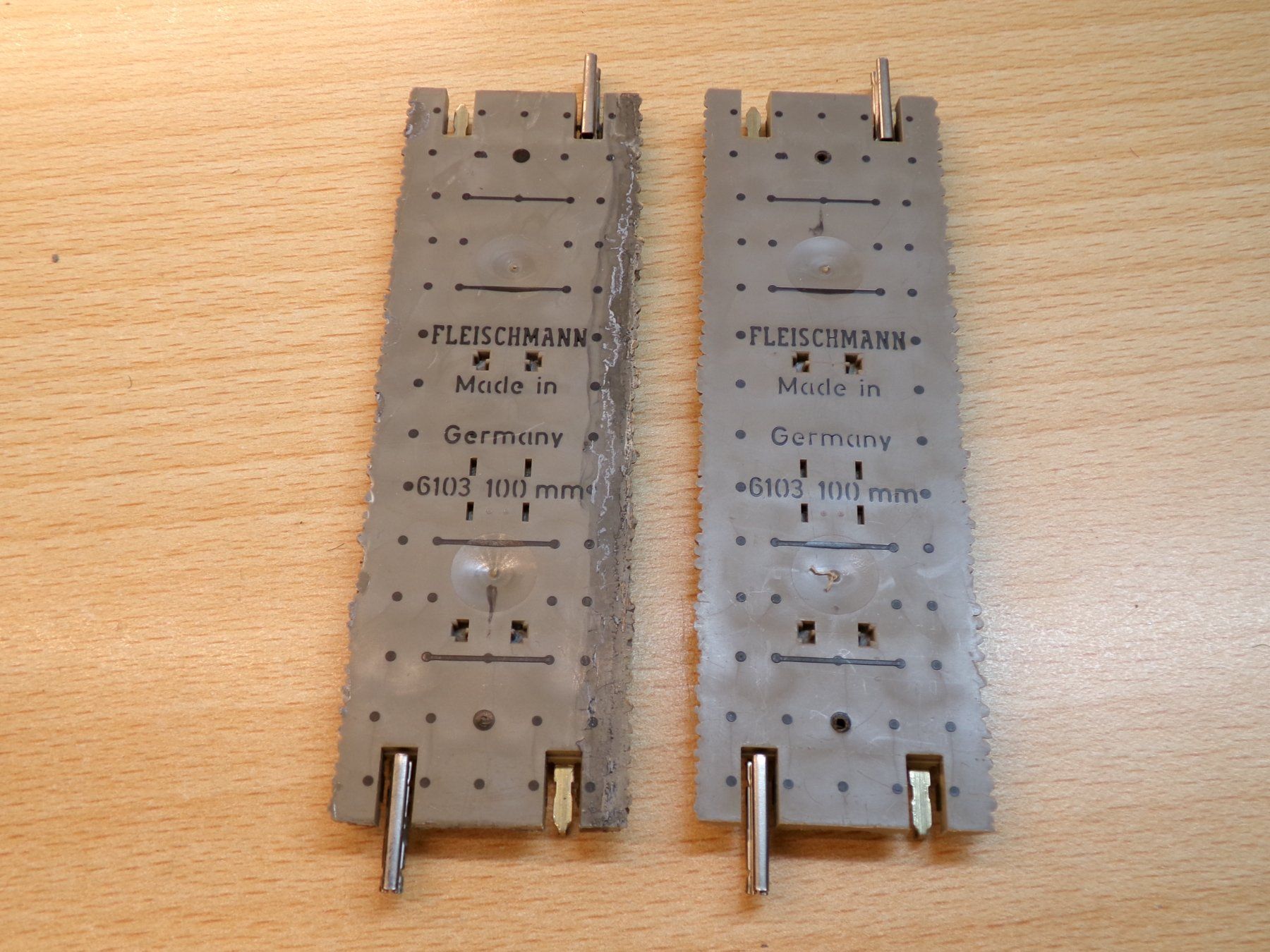 Fleischmann Modellini di ferrovie: Fleischmann H0 Profigleis 2x6103 – Usato da Hombrechtikon venduto da Se9 3