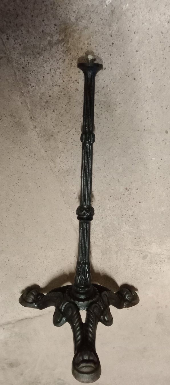 Sonstiges Mobiliar: Bistrotischfuss aus Gusseisen, Vintage Stil – Gebraucht aus Bürglen TG von Heck66 1