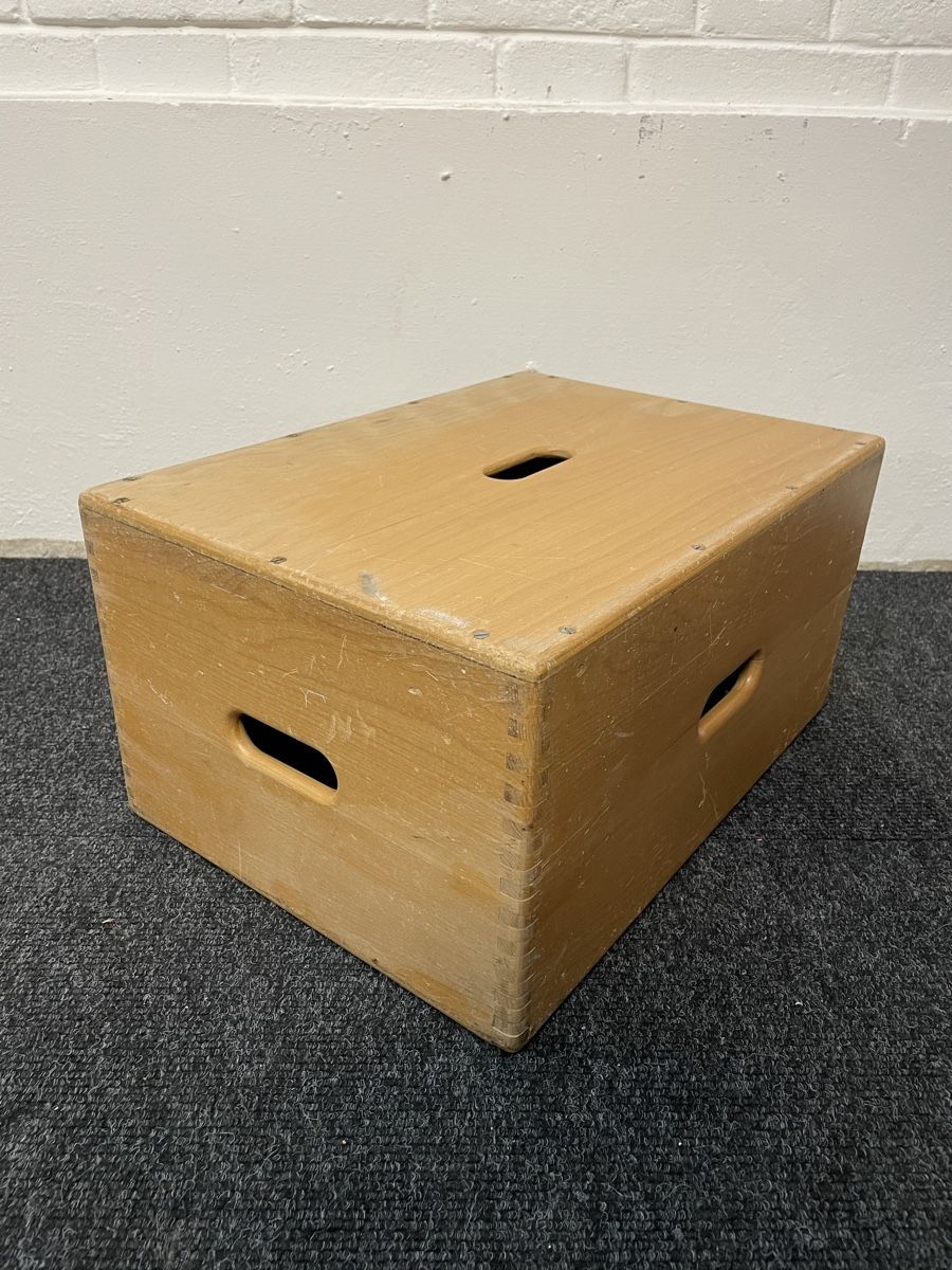 Tavoli: Hocker oder Beistelltisch im Stil von Le Corbusier vintage – Usato da Hinwil venduto da DaniBachman 8