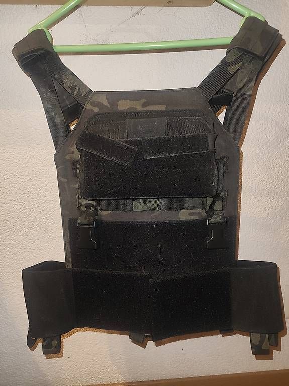 Uniformi: AMP Slick Plate Carrier /Plattenträger – Usato da Eyholz venduto da sgt_banjo 1