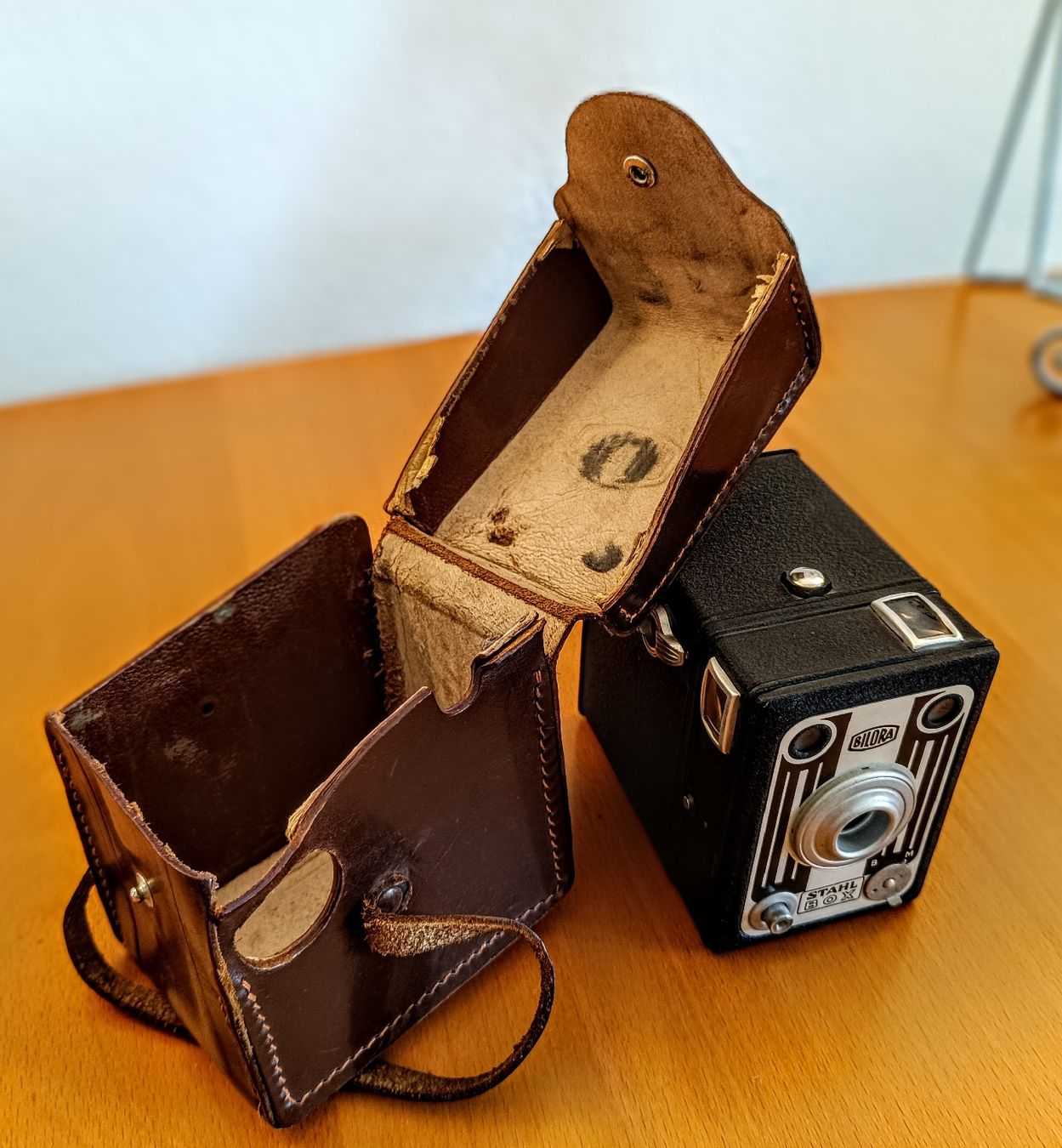 Fotocamera: Bilora Stahl-Box Kamera mit Ledertasche  – Usato da Wettingen venduto da vitilopane 4