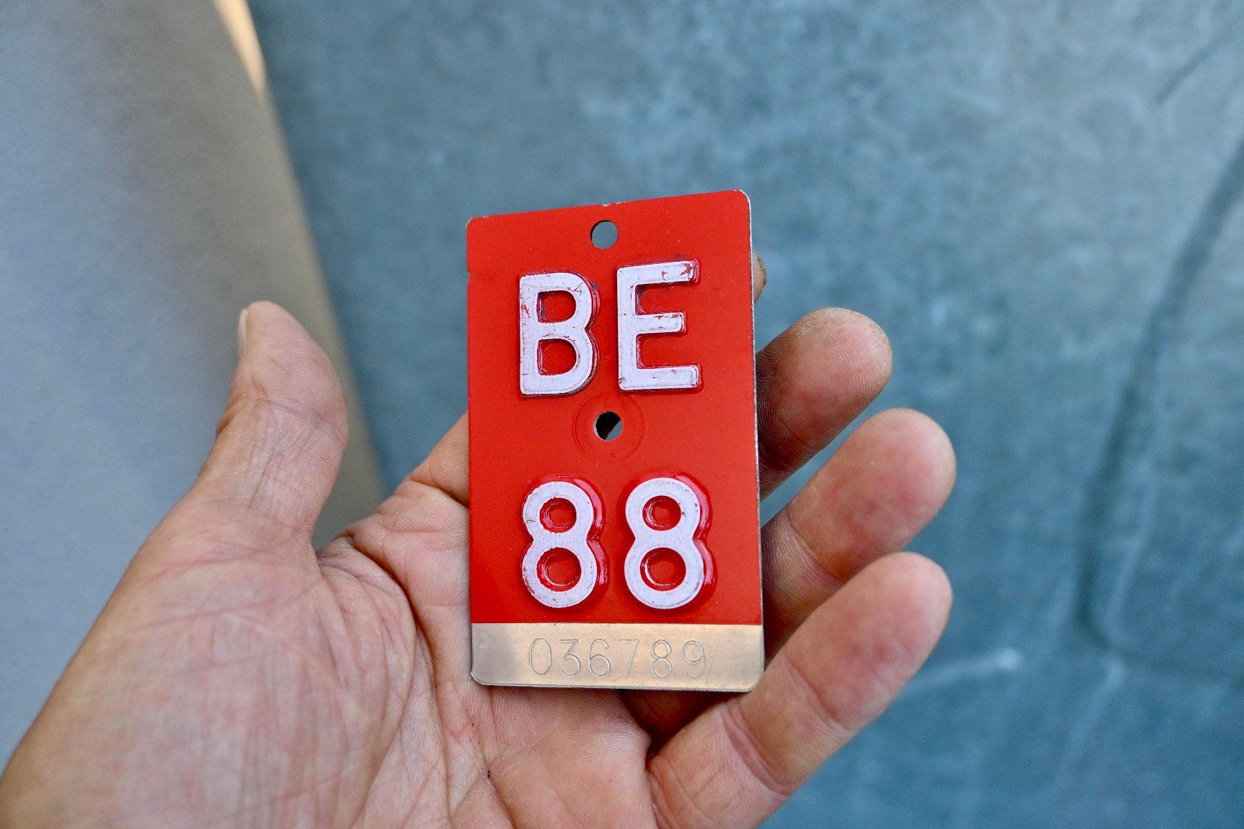 Insegne: Velonummer BE von 1988 - Bern – Usato da Pfaffhausen venduto da mono_rec 2