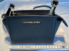 Elegante, praktische Schultertasche von Michael Kors.