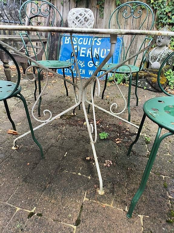 Set de table et chaises: Gartentisch und Stühle Komplett – D'occasion à Schaffhausen par Airsue 2