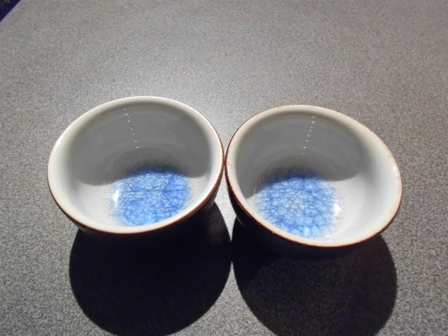 Coupes: Schälchen 2 Stück, braun, Innen blau – D'occasion à Zürich par Motzkuh 1