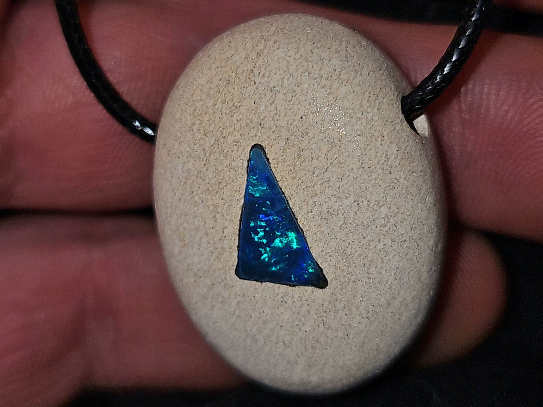 Edelsteine: Grosser Sandstein Anhänger mit Australischem Opal Inlay – Neu und originalverpackt aus Uerkheim von Winwinner 1