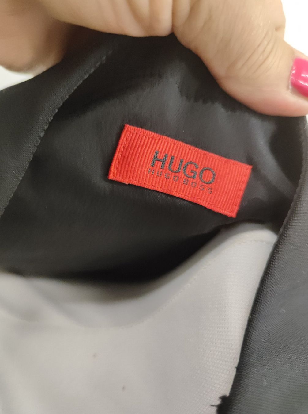 Hugo Boss Kleider: Schlichte schwarze Boss – Gebraucht aus Langnau am Albis von Judithsebi 4