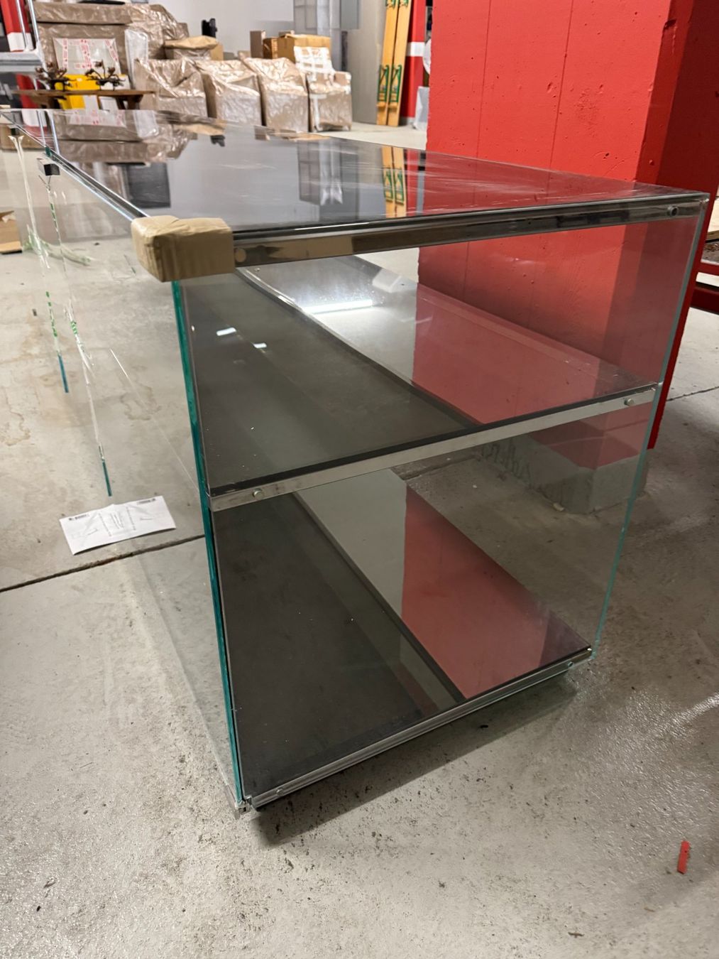 Vitrinen: Thick Glass Commercial Display Unit (Never Used) – Neu und originalverpackt aus Oeschseite von -Luxury-On-Line- 4