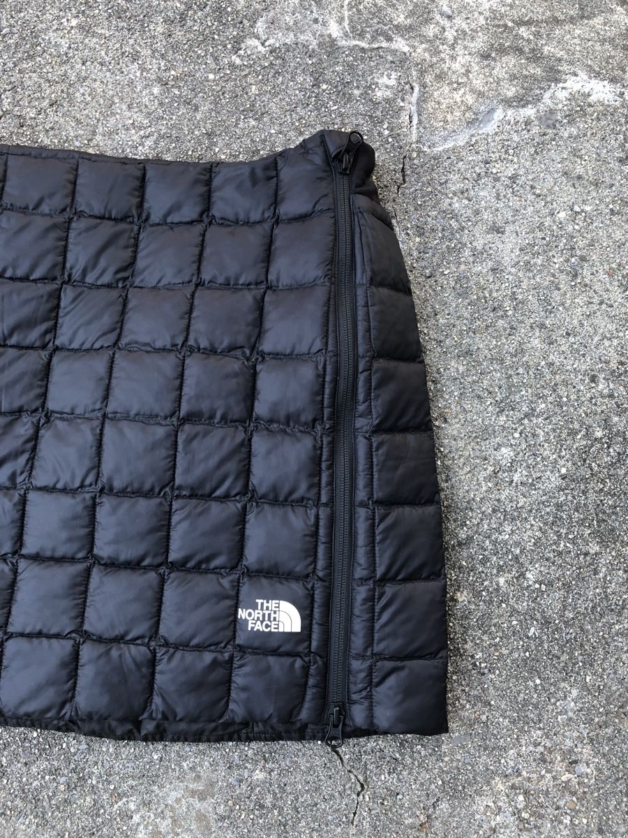 North Face Jupes: North Face Puffer Rock – D'occasion à Fribourg par ann_l9b7 2