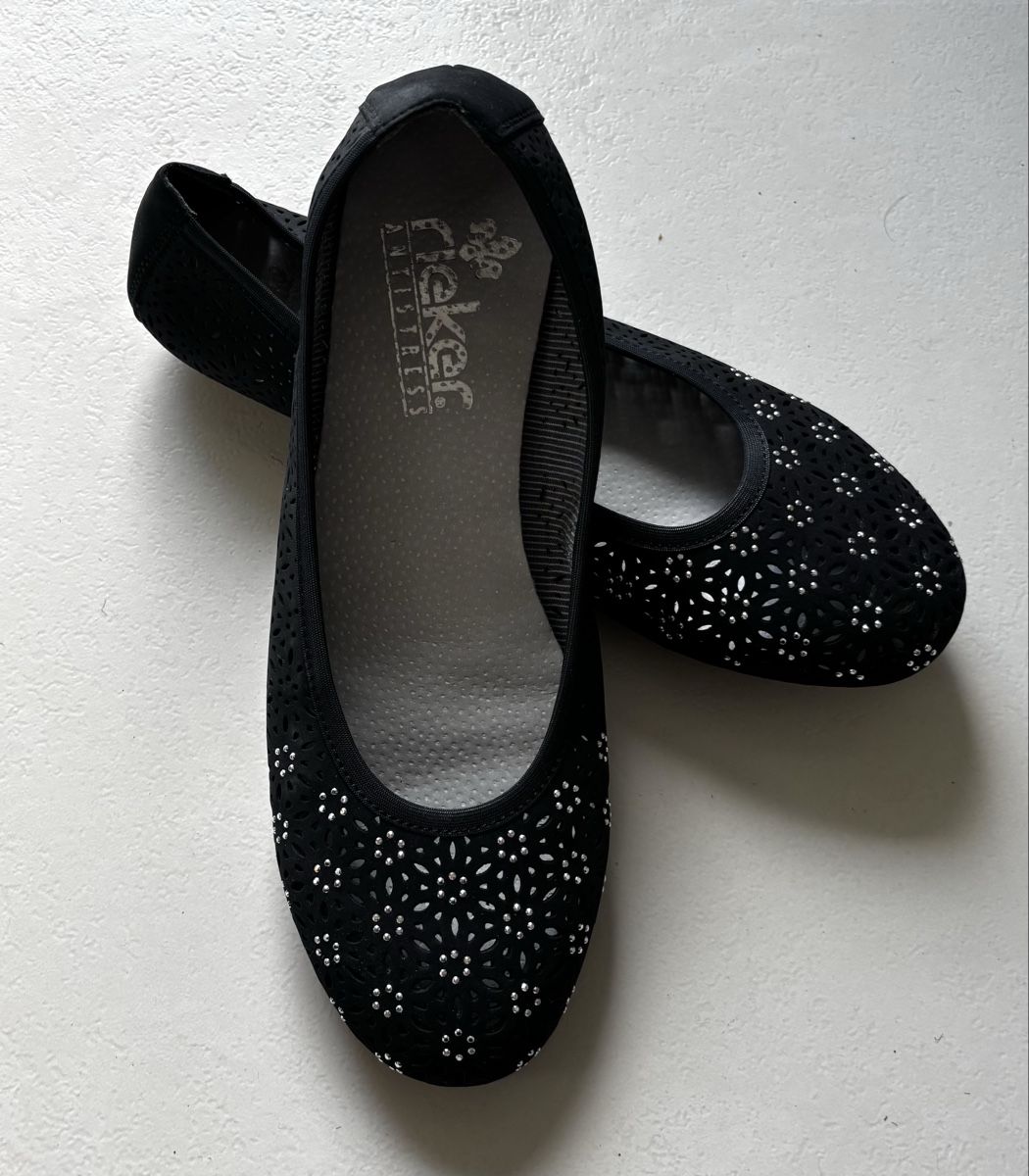 Rieker Scarpe da donna: Rieker Ballerina, schwarz, Gr. 40 – Nuovo (secondo la descrizione) da Zürich venduto da onl_2l27