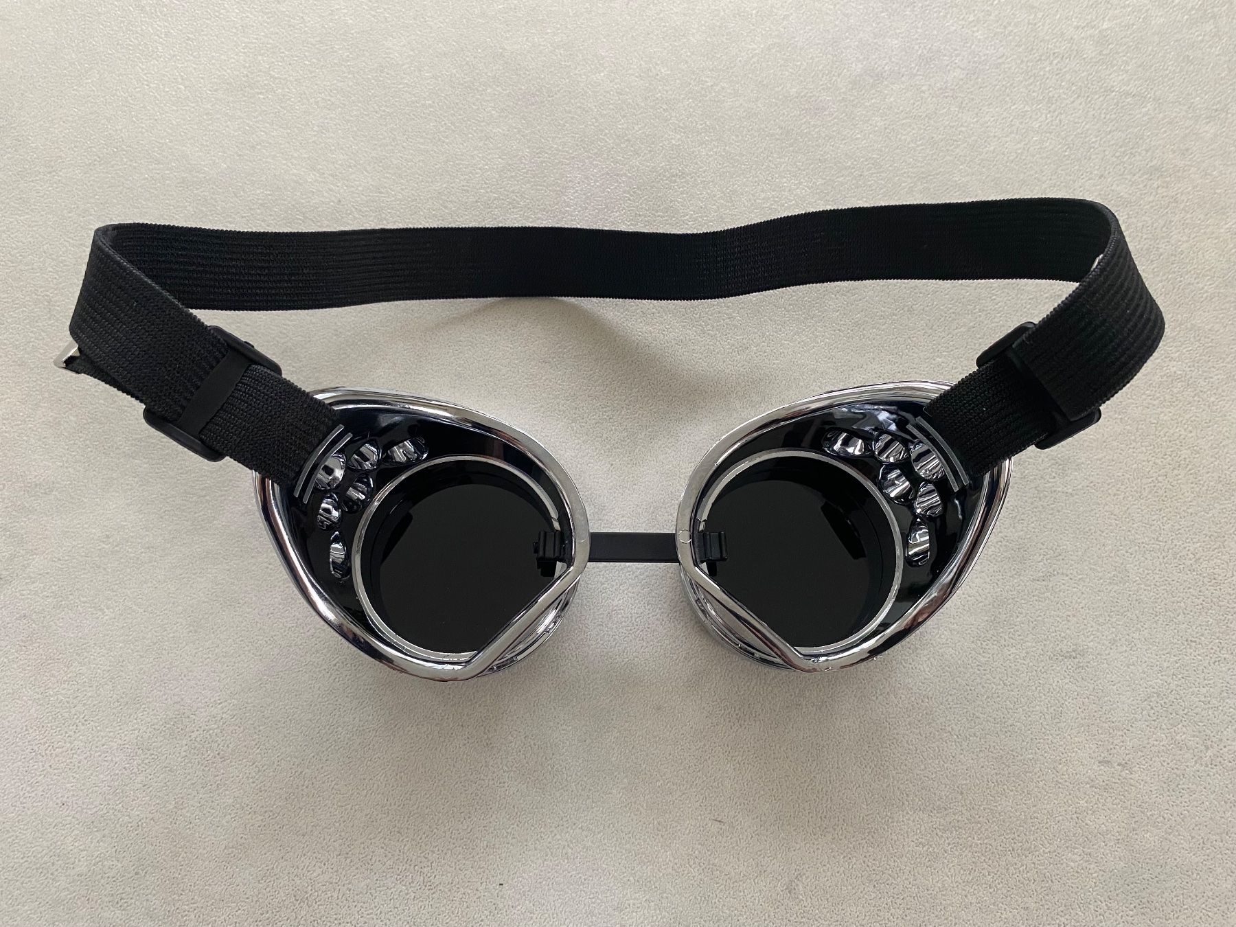 Brillen & Gläser: Steam Punk Brille Silber – Neu und originalverpackt aus Spreitenbach von Brockiland-Flohmarkt 2