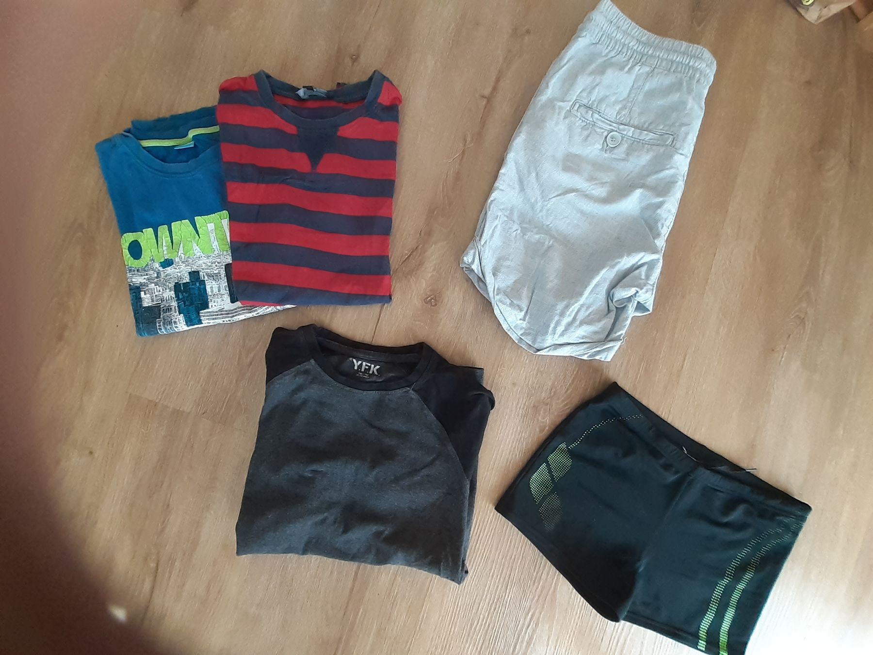 Lotti & Set di vestiti: Kleiderset Jungs Gr. 146/152 – Usato da Chur venduto da Knuffer 2