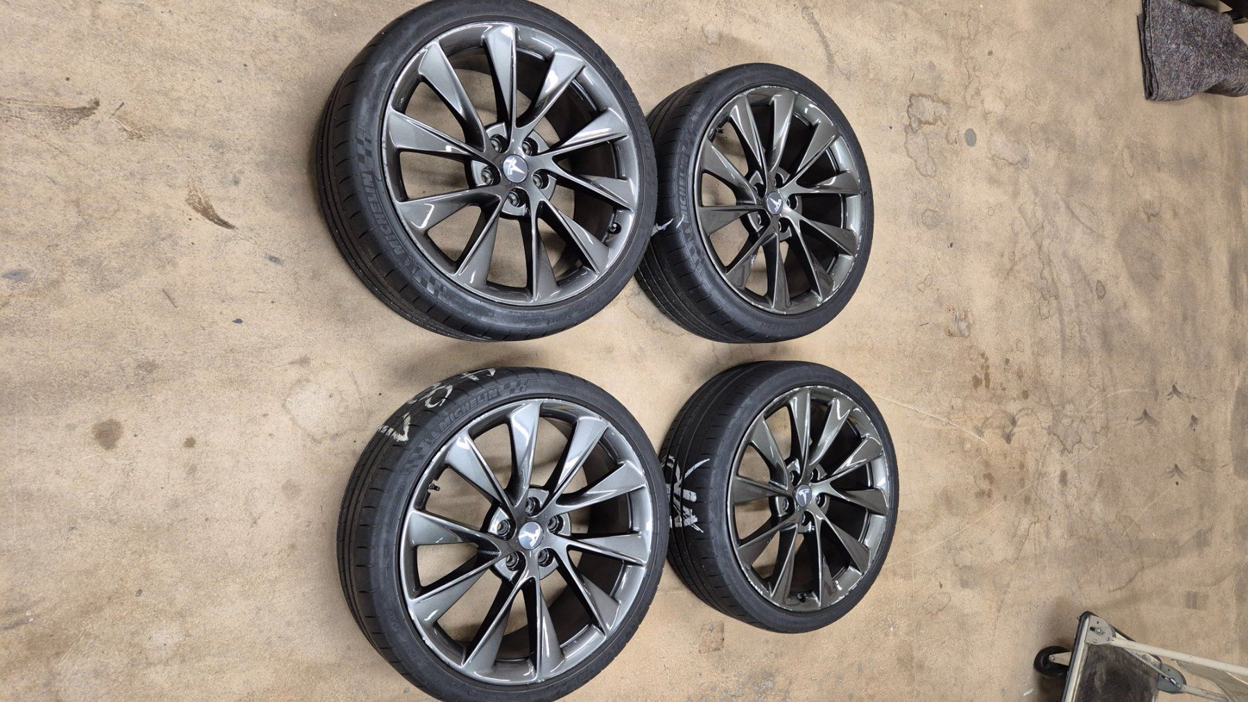Tesla Pneumatici & Ruote complete: Tesla S Originalrad 21 Zoll – Usato da Schlieren venduto da Lemmangs