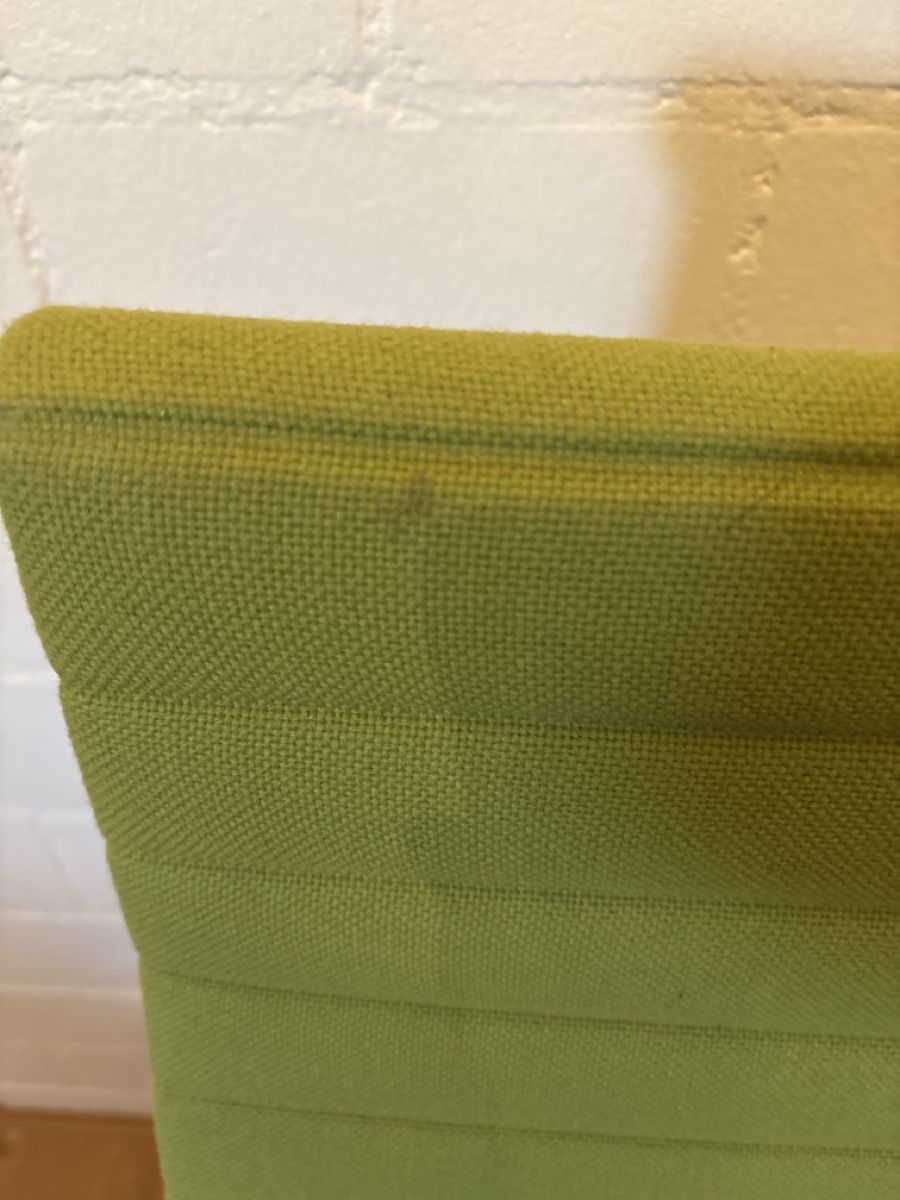 Vitra Sedie: Vitra Eames Alu Chair Hopsack Stoff grün – Usato da Basel venduto da magnummarine 2