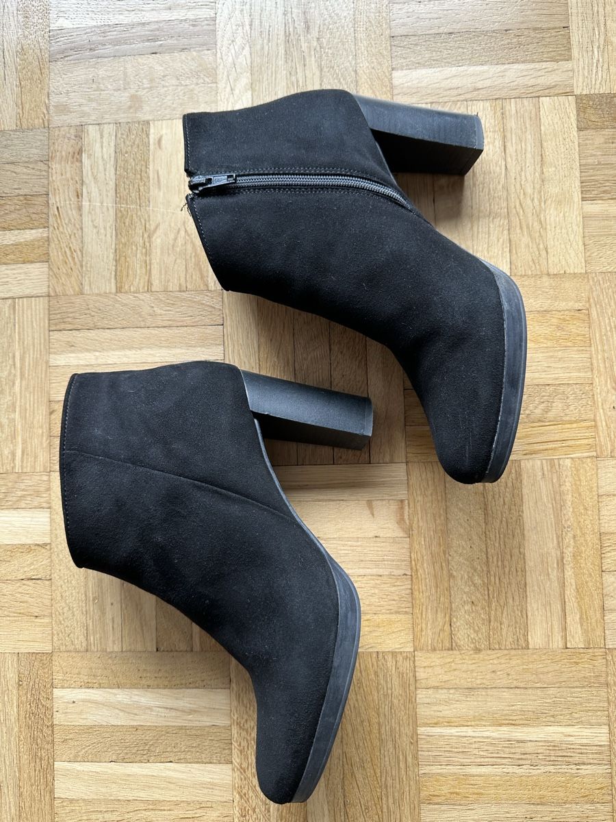 Scarpe da donna: Black leather boots T-39 – Usato da Epalinges venduto da Lily2006 2