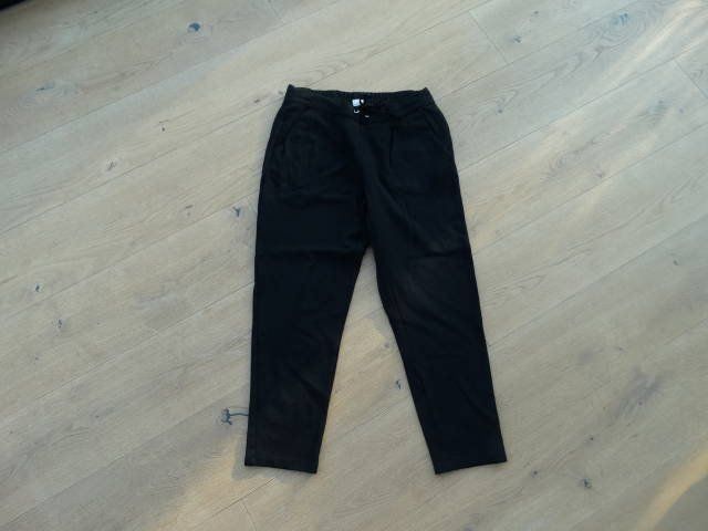 Pantalons: schwarze Freizeit oder Turnhose – D'occasion à Abtwil SG par brigittep
