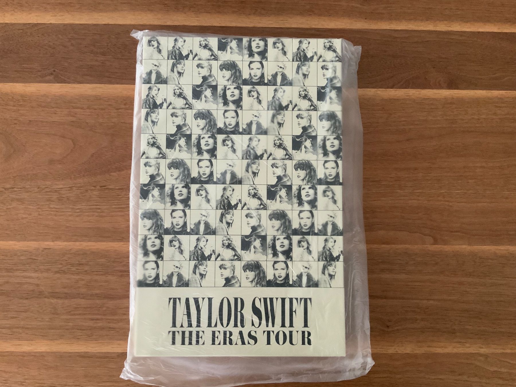 Album: Taylor Swift VIP Merchandise Box – Nuovo e nell'imballaggio originale da Herzogenbuchsee venduto da Ursbre