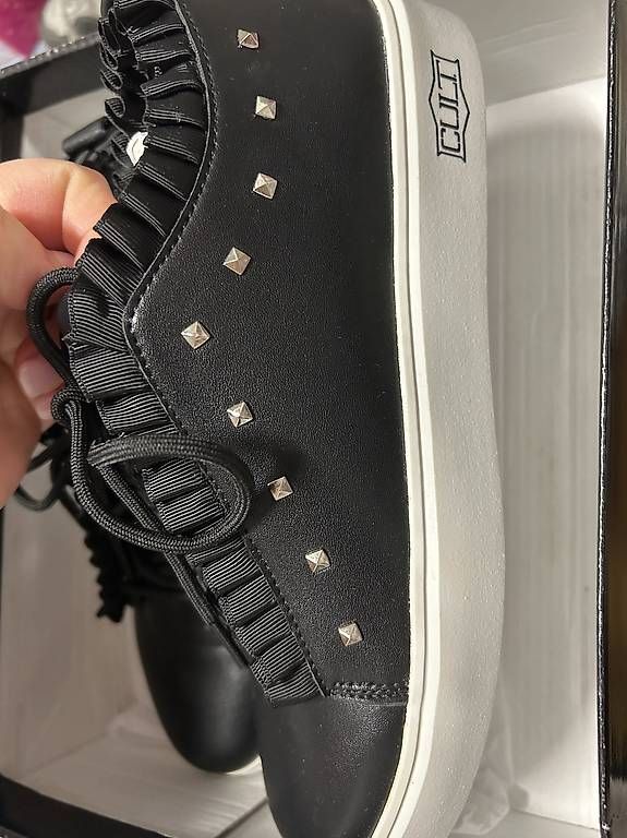 Scarpe da donna: Scarpe da donna – Usato da Bellinzona venduto da SammlerTI