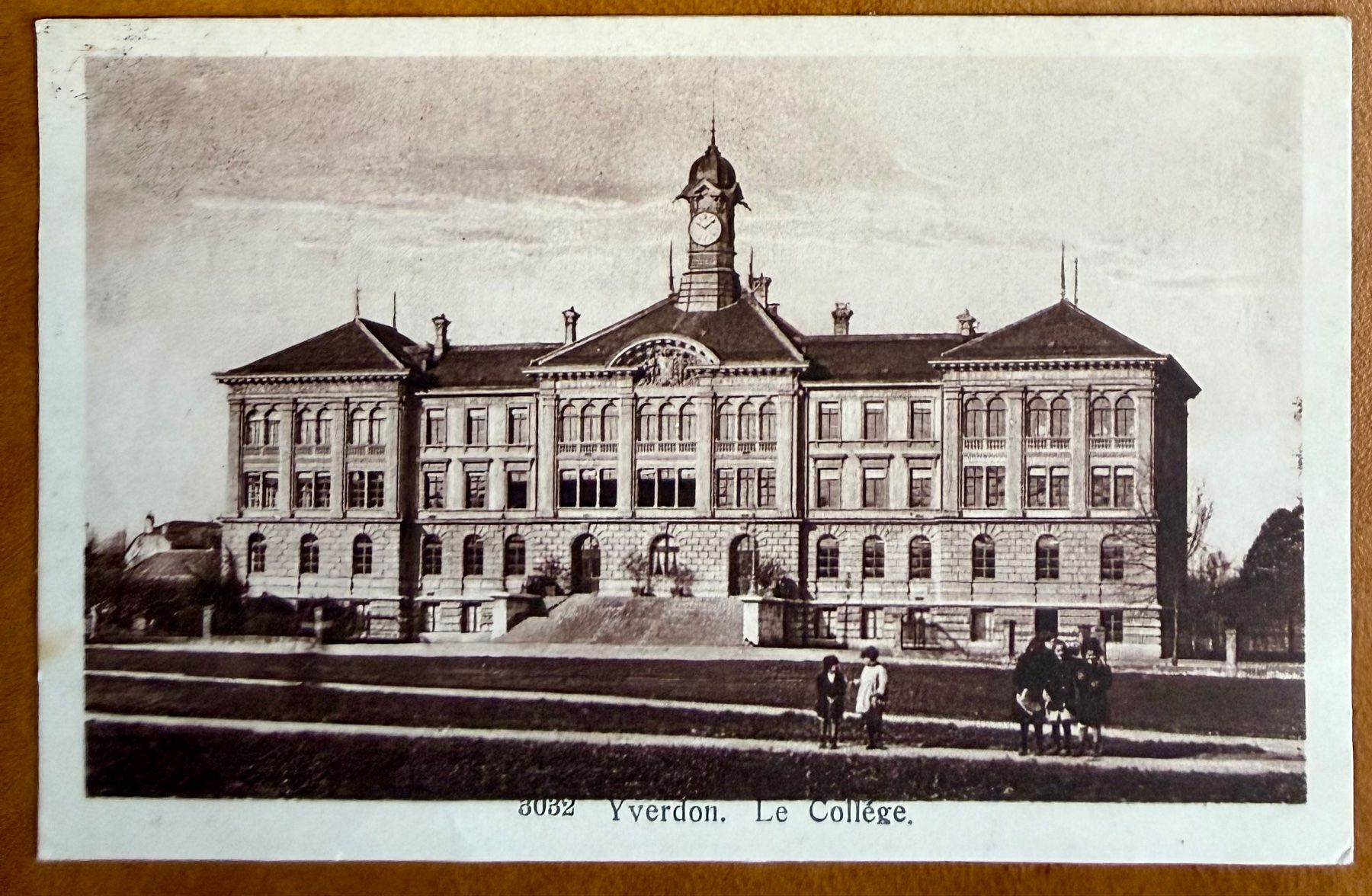Ansichtskarten: Yverdon - Le collège - Animée 1922 – Gebraucht aus Lutry von Ediego